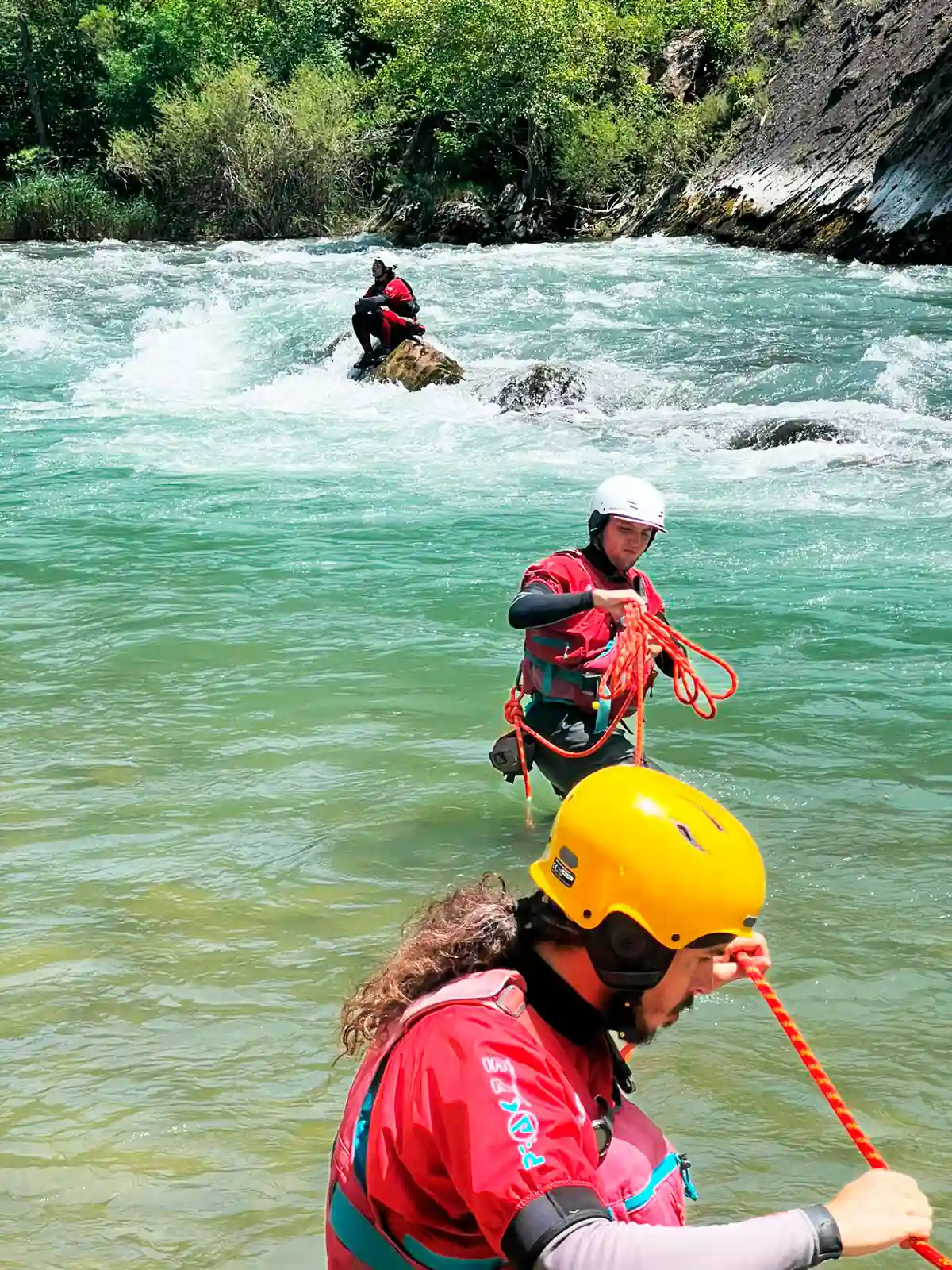Curso de rescate para guias de rafting de rescue 3 europe